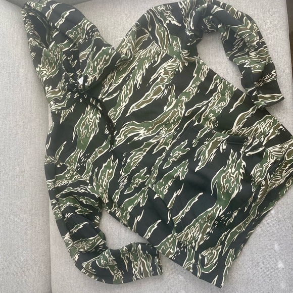 Independent Trading Co. Tiger Camo Hoodie - Picture 3 of 7